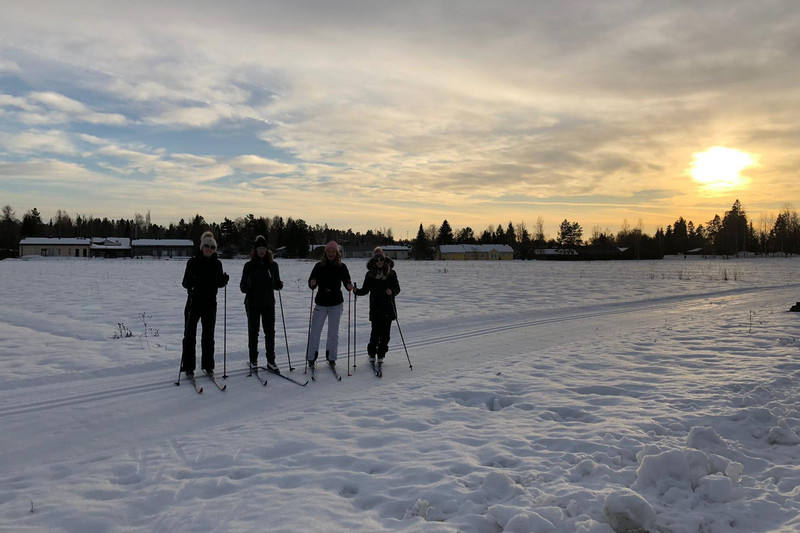 Anna, Sabrina, Sara und Marisa beim Langlauffahren