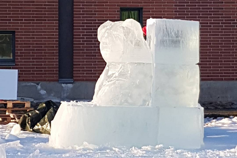 Eisskulptur im Werden